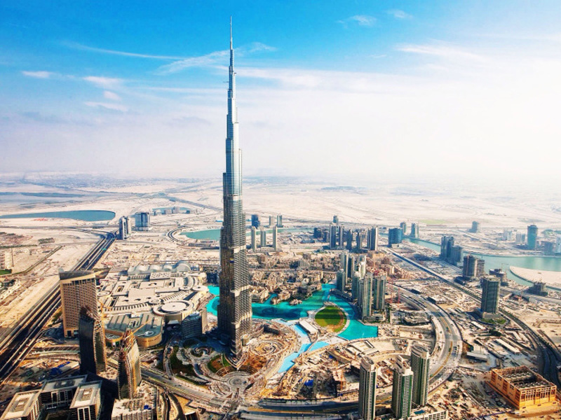 Thap Buri Khalifa sung sung giua trung tam Dubai