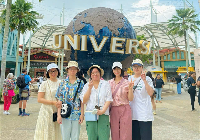 5 du khách check in universal studio singapore