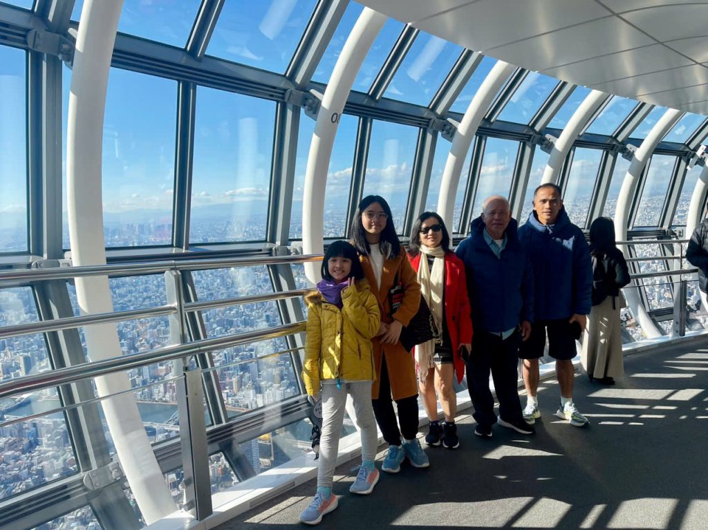 huong dan vien doan du lich tu tuc di tokyo