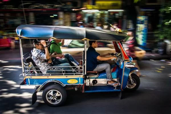 huong_dan_vien_va_du_lich_bui_bangkok_thai_lan_2_jarql.jpg Phương tiện di chuyển khi đi du lịch tại Bangkok