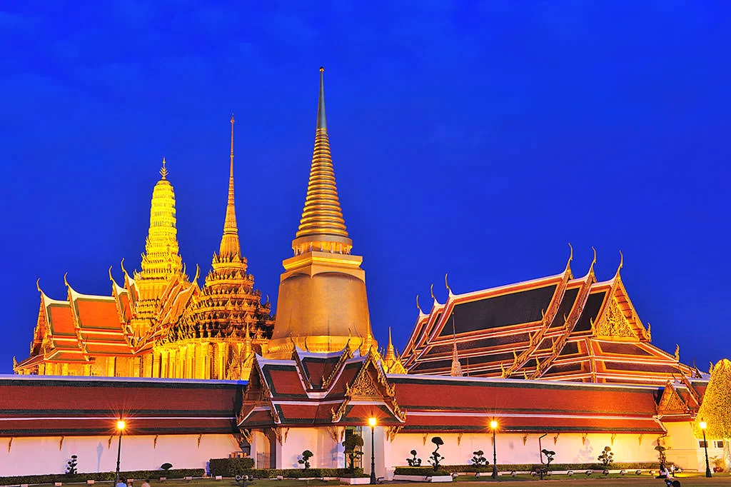 huong_dan_vien_va_du_lich_bui_bangkok_thai_lan_8_wjbk9.jpg Hoàng Cung Thái Lan