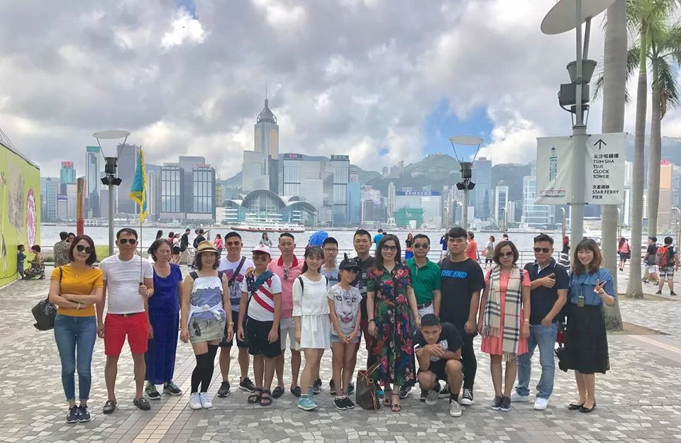 khach hang cuc hai long voi tour guide tu tuc tai hongkong
